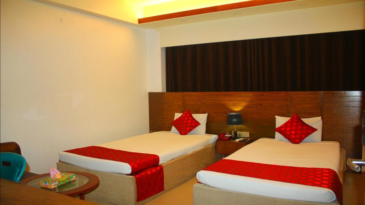 The Alina Hotel & Suites Chittagong Exteriör bild