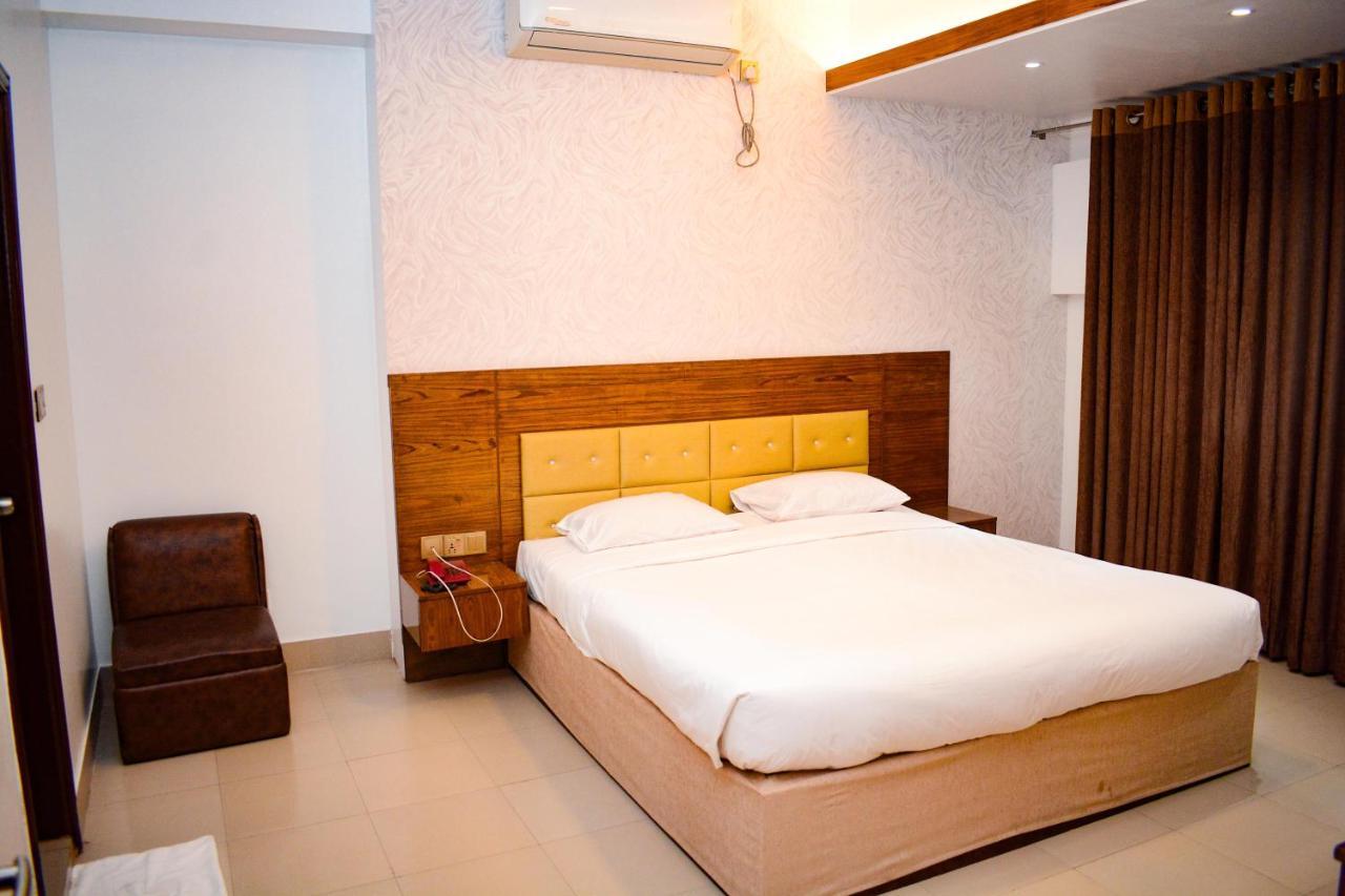 The Alina Hotel & Suites Chittagong Exteriör bild