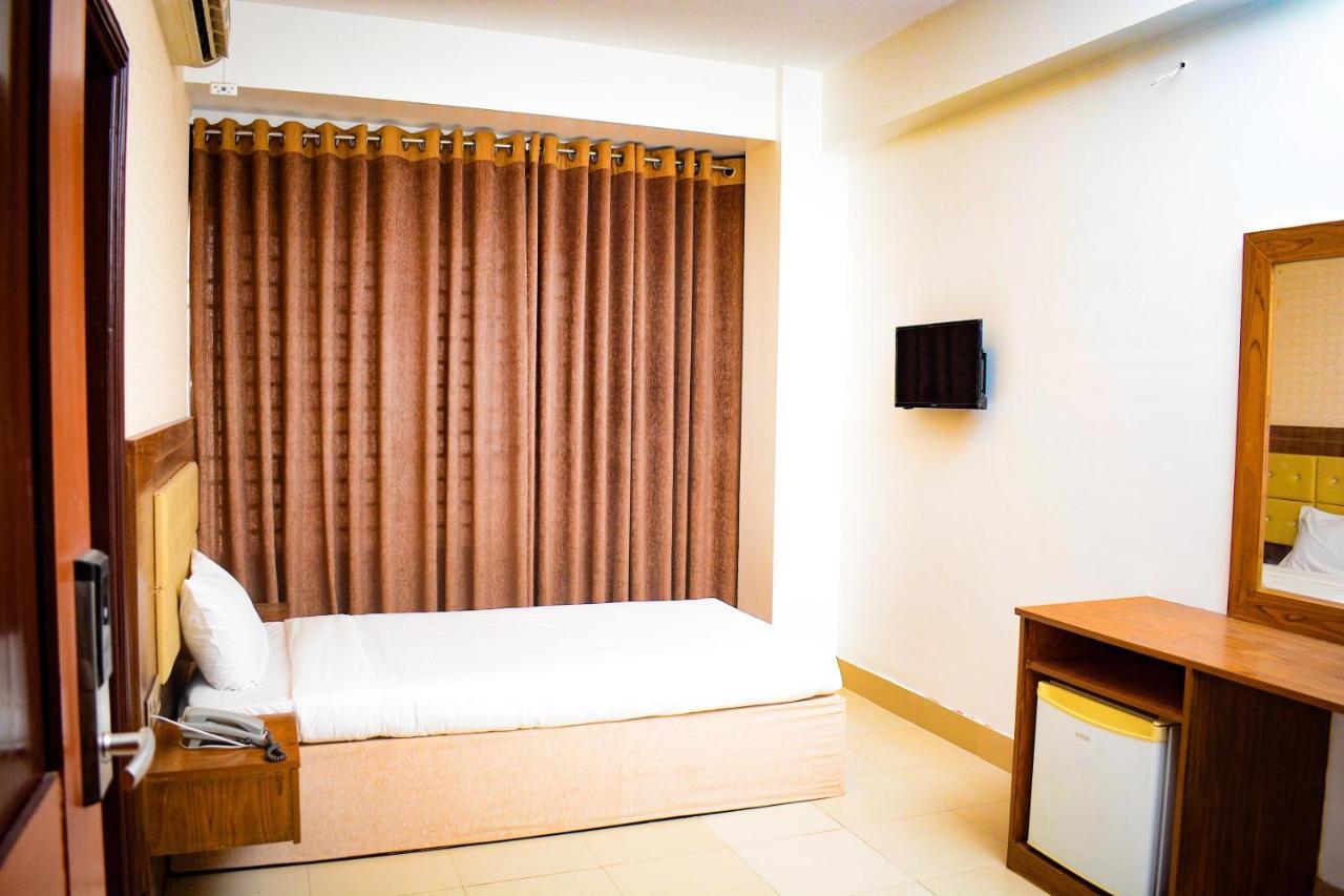 The Alina Hotel & Suites Chittagong Exteriör bild